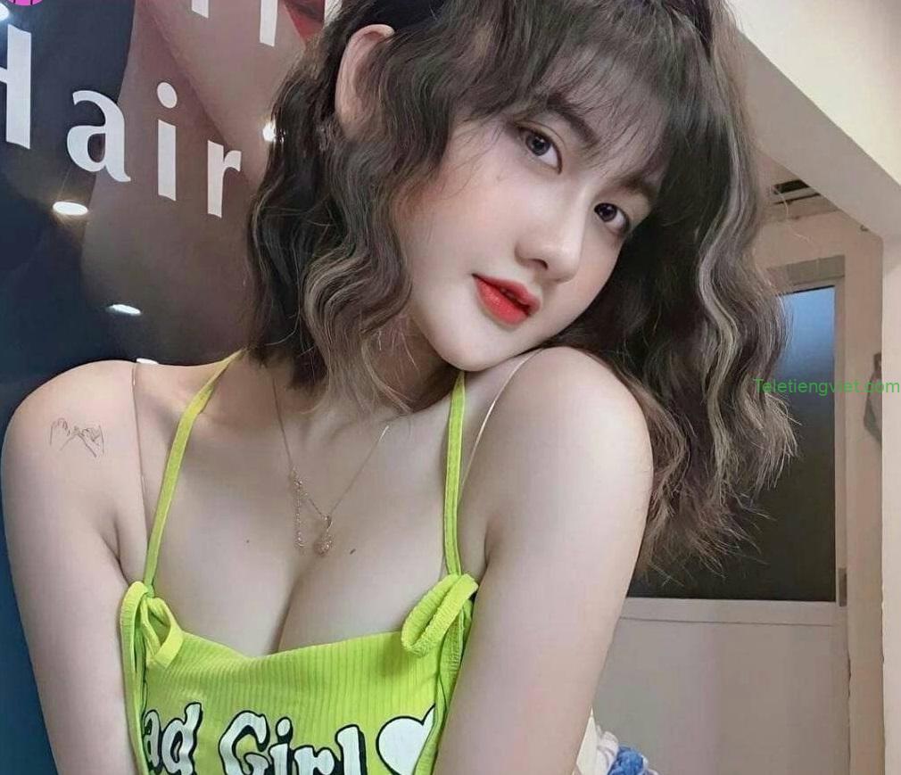 Trào lưu teen girl chụp ảnh khoe ngực trên Facebook